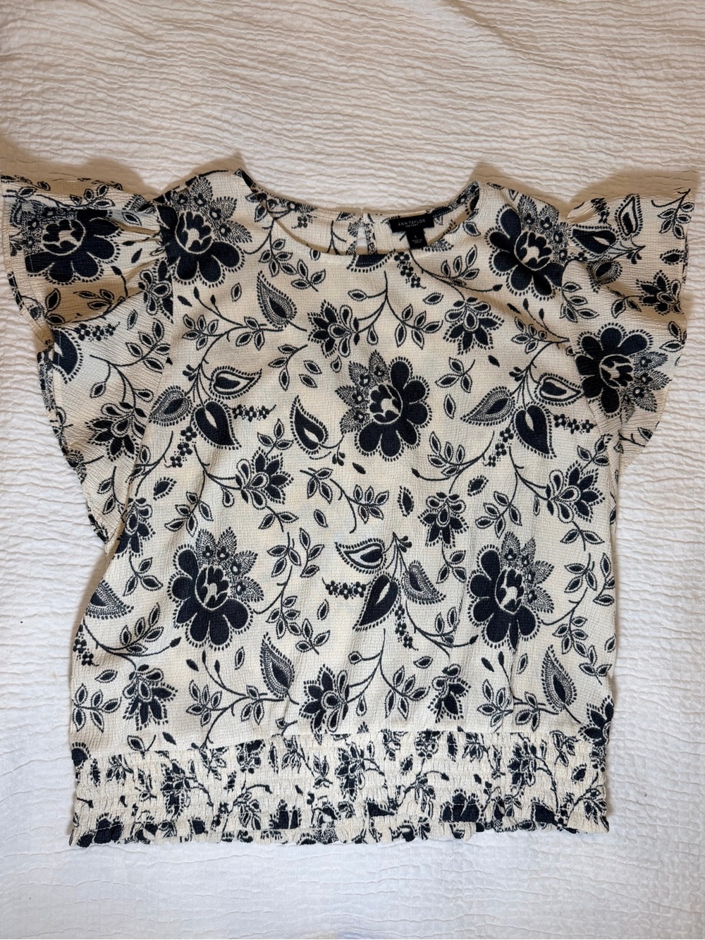 Ann Taylor Cream Black Floral Flutter Sleeve Blouse Smocked Hem Top 🌸 - Picture 3 of 7